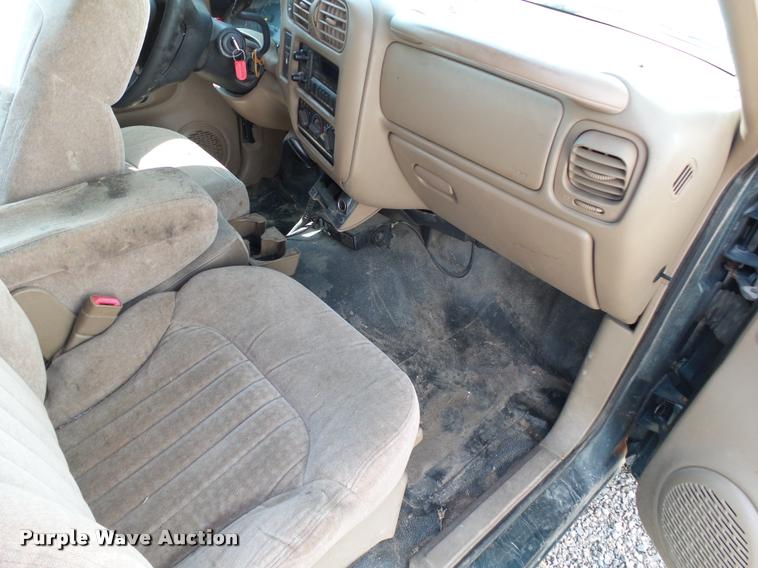 image for item K1123 2001 Chevrolet S10 Ext. Cab pickup truck