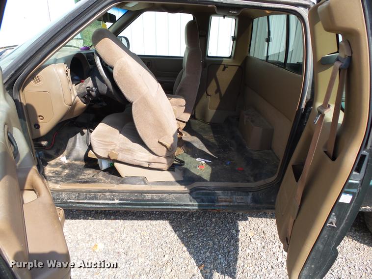 image for item K1123 2001 Chevrolet S10 Ext. Cab pickup truck