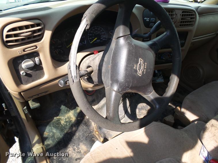 image for item K1123 2001 Chevrolet S10 Ext. Cab pickup truck