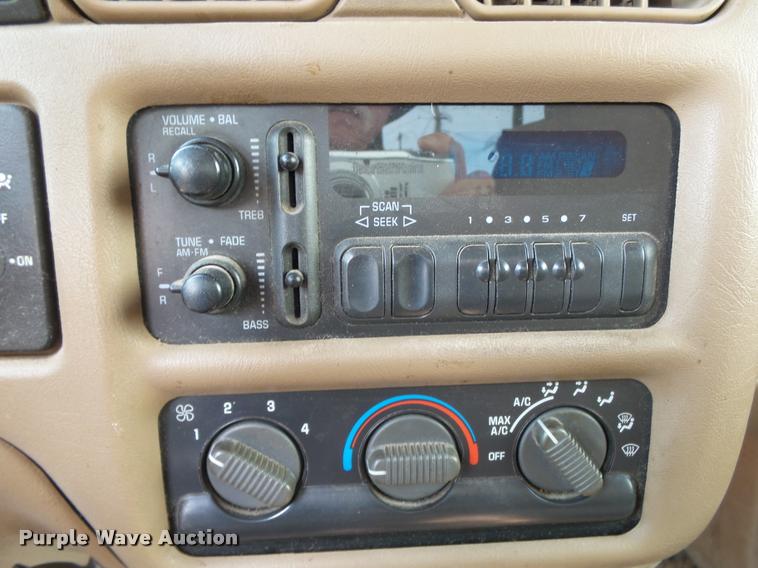 image for item K1123 2001 Chevrolet S10 Ext. Cab pickup truck