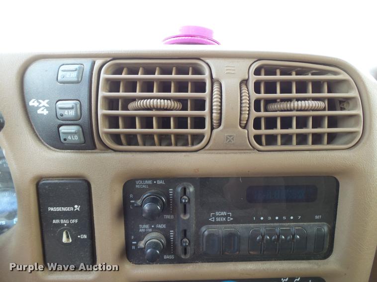 image for item K1123 2001 Chevrolet S10 Ext. Cab pickup truck