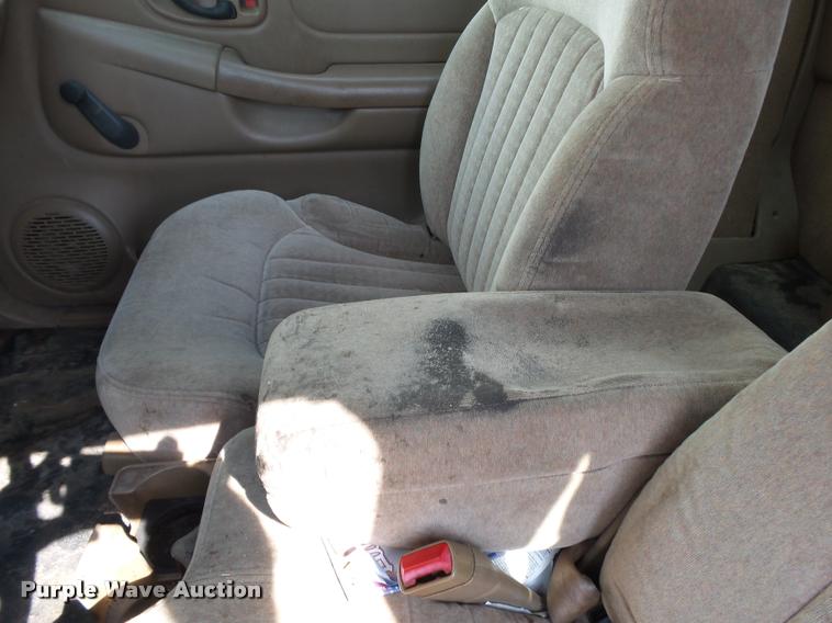 image for item K1123 2001 Chevrolet S10 Ext. Cab pickup truck