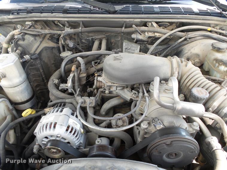 image for item K1123 2001 Chevrolet S10 Ext. Cab pickup truck