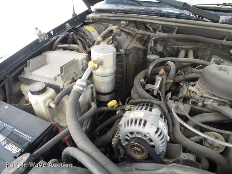 image for item K1123 2001 Chevrolet S10 Ext. Cab pickup truck