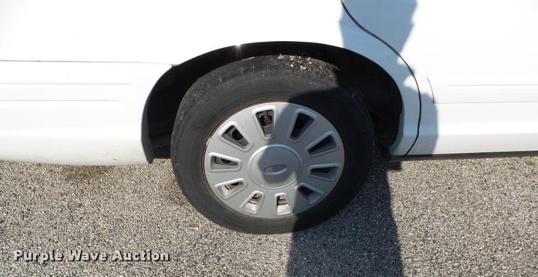 image for item K1125 2007 Ford Crown Victoria Police Interceptor