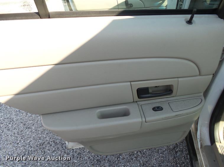 image for item K1125 2007 Ford Crown Victoria Police Interceptor