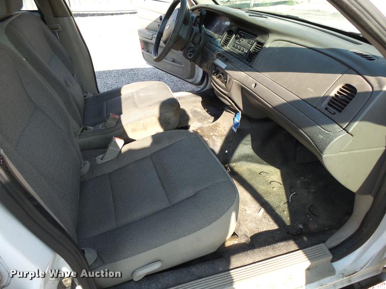 image for item K1125 2007 Ford Crown Victoria Police Interceptor