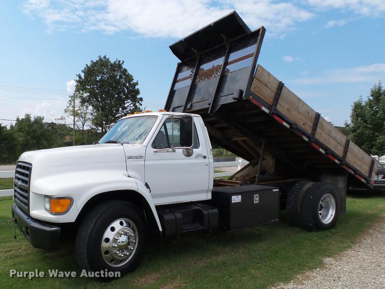 image for item K1128 1999 Ford F800 dump flatbed truck