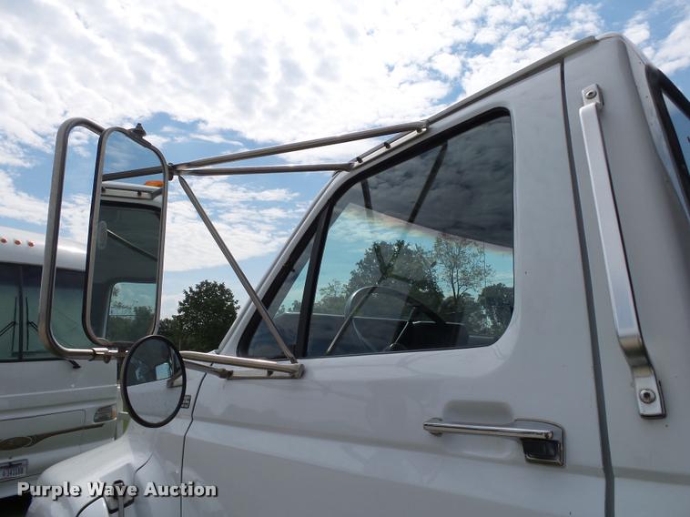 image for item K1128 1999 Ford F800 dump flatbed truck