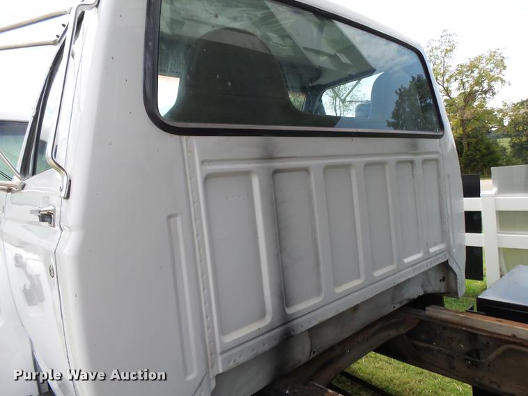 image for item K1128 1999 Ford F800 dump flatbed truck