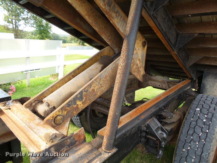 image for item K1128 1999 Ford F800 dump flatbed truck