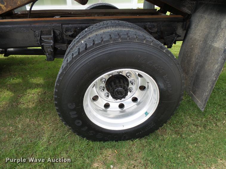 image for item K1128 1999 Ford F800 dump flatbed truck