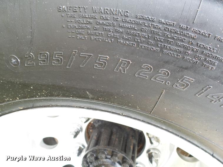 image for item K1128 1999 Ford F800 dump flatbed truck