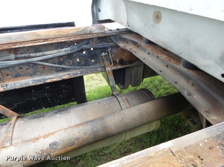 image for item K1128 1999 Ford F800 dump flatbed truck