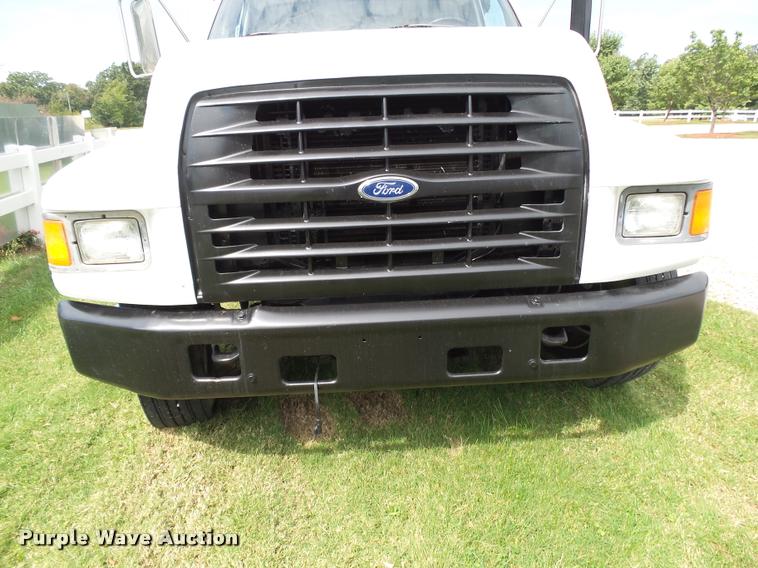 image for item K1128 1999 Ford F800 dump flatbed truck