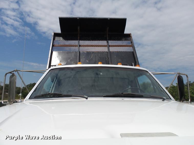 image for item K1128 1999 Ford F800 dump flatbed truck