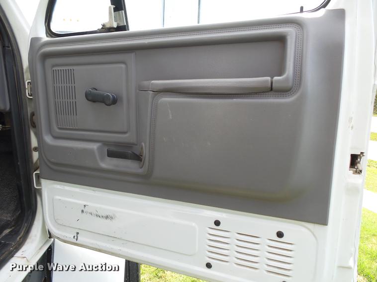 image for item K1128 1999 Ford F800 dump flatbed truck