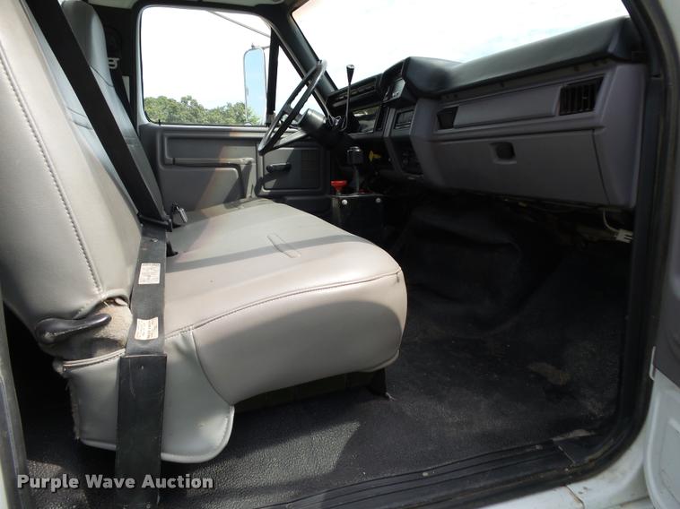 image for item K1128 1999 Ford F800 dump flatbed truck