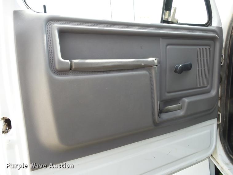 image for item K1128 1999 Ford F800 dump flatbed truck