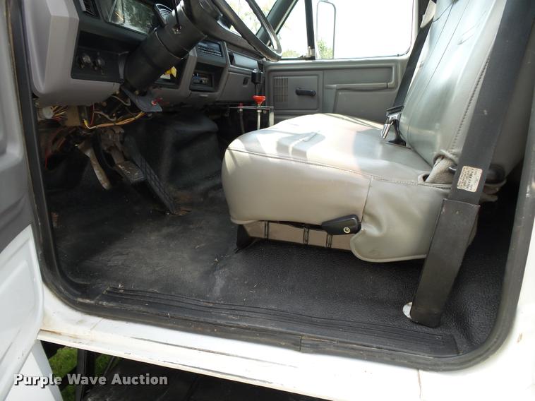 image for item K1128 1999 Ford F800 dump flatbed truck