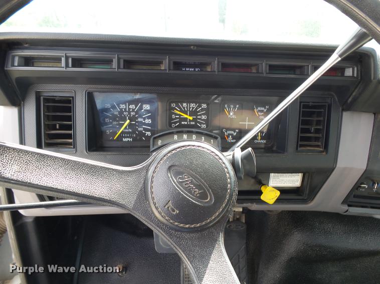 image for item K1128 1999 Ford F800 dump flatbed truck