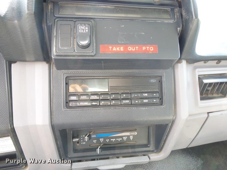 image for item K1128 1999 Ford F800 dump flatbed truck