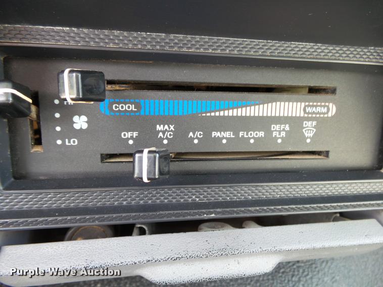 image for item K1128 1999 Ford F800 dump flatbed truck