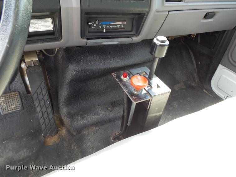 image for item K1128 1999 Ford F800 dump flatbed truck