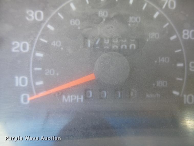 image for item K2064 2000 Ford F450 XLT Super Duty flatbed truck