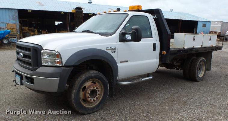 image for item K2066 2005 Ford F450 XL flatbed truck