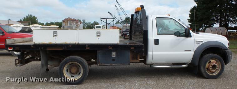 image for item K2066 2005 Ford F450 XL flatbed truck