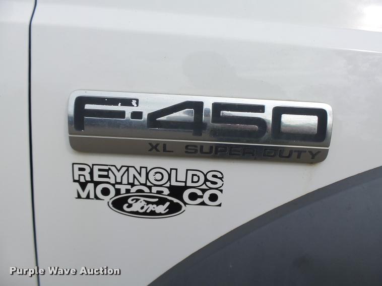 image for item K2066 2005 Ford F450 XL flatbed truck