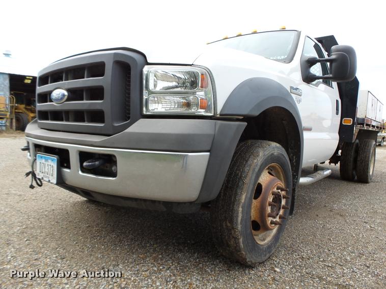 image for item K2066 2005 Ford F450 XL flatbed truck