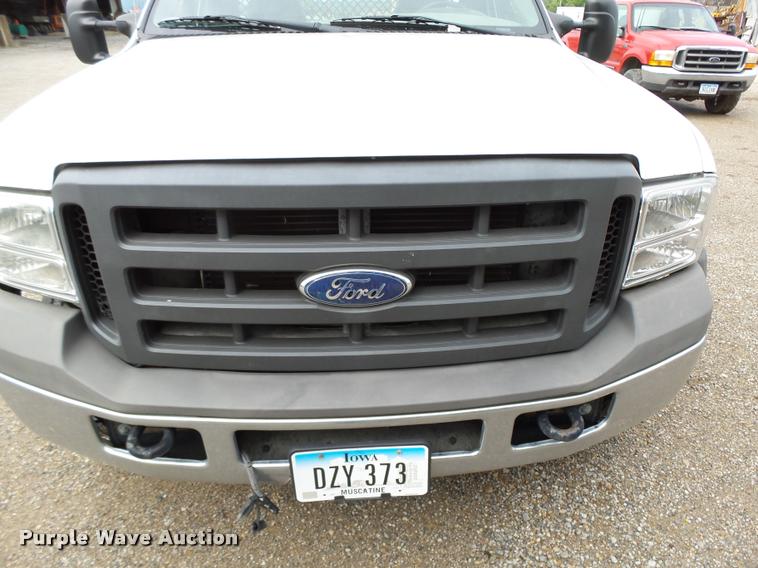 image for item K2066 2005 Ford F450 XL flatbed truck