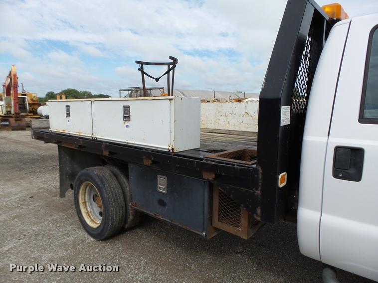 image for item K2066 2005 Ford F450 XL flatbed truck