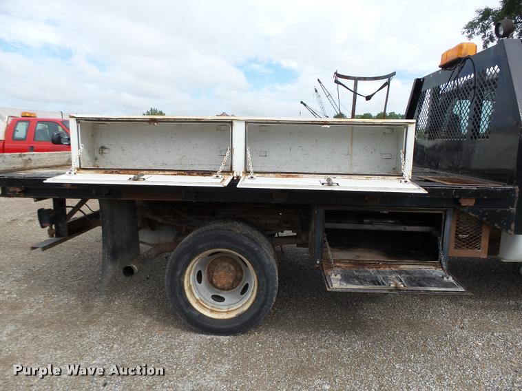 image for item K2066 2005 Ford F450 XL flatbed truck