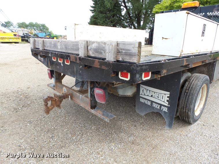 image for item K2066 2005 Ford F450 XL flatbed truck