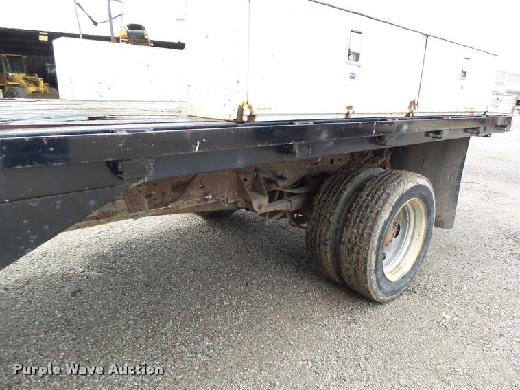 image for item K2066 2005 Ford F450 XL flatbed truck