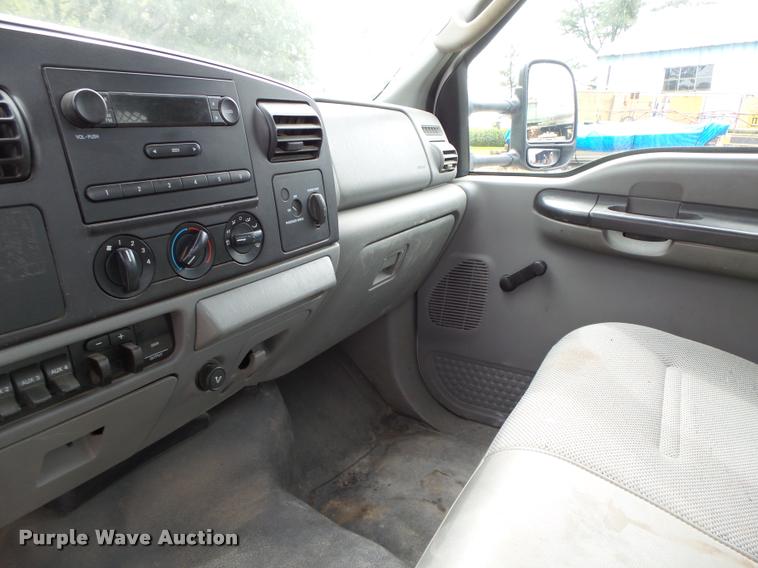 image for item K2066 2005 Ford F450 XL flatbed truck