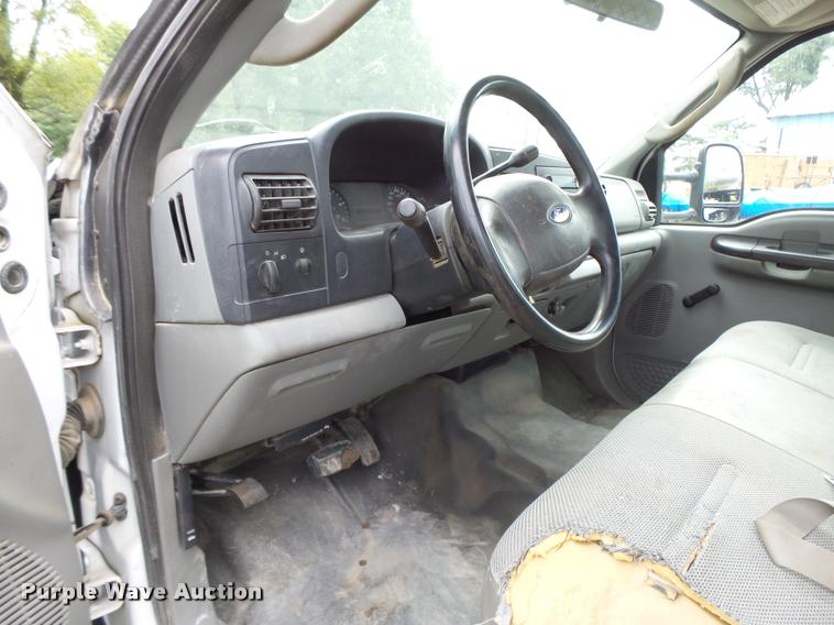 image for item K2066 2005 Ford F450 XL flatbed truck