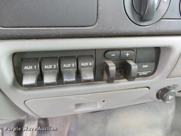 image for item K2066 2005 Ford F450 XL flatbed truck