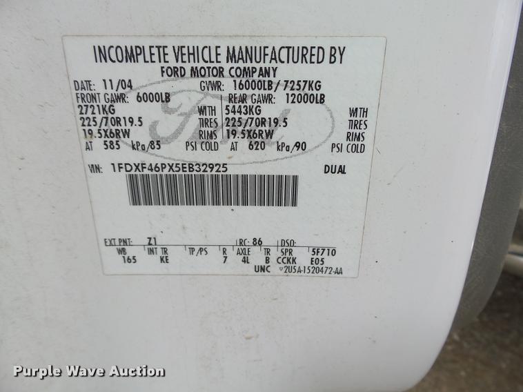 image for item K2066 2005 Ford F450 XL flatbed truck