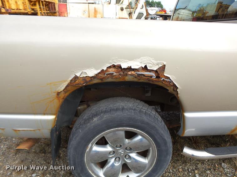 image for item K2067 2004 Dodge Ram 1500 Quad Cab pickup truck