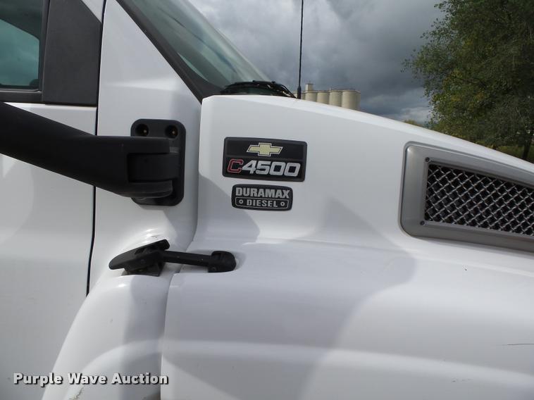 image for item K2069 2003 Chevrolet C4500 truck chassis