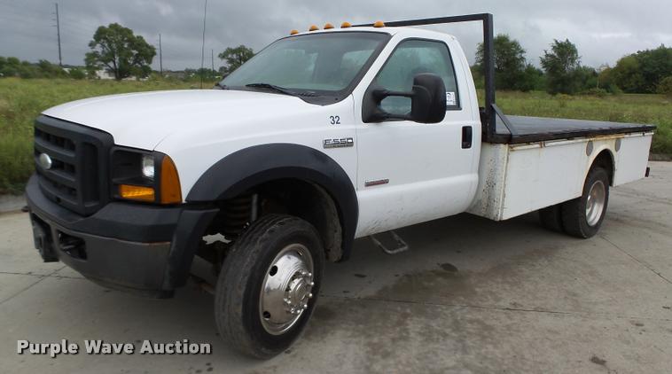 image for item K2071 2007 Ford F550 XL Super Duty flatbed truck