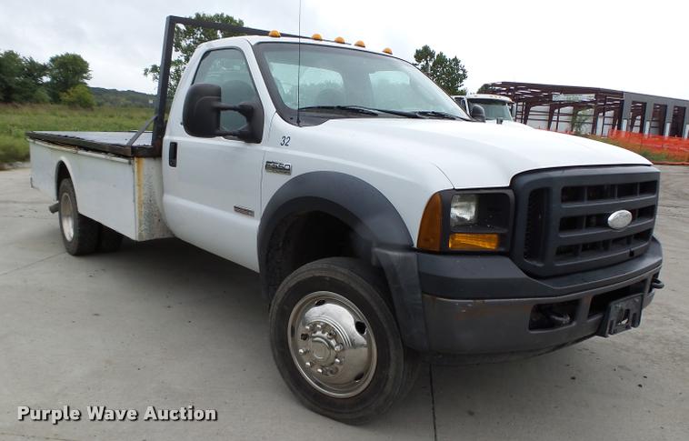 image for item K2071 2007 Ford F550 XL Super Duty flatbed truck