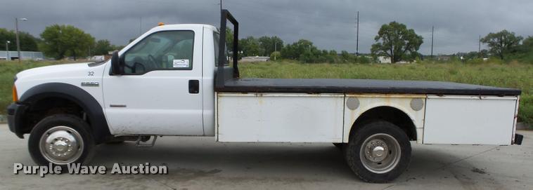 image for item K2071 2007 Ford F550 XL Super Duty flatbed truck
