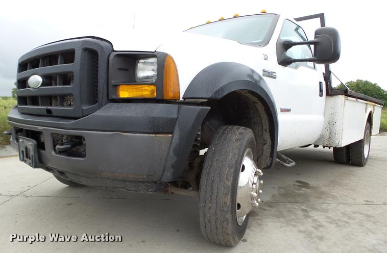image for item K2071 2007 Ford F550 XL Super Duty flatbed truck