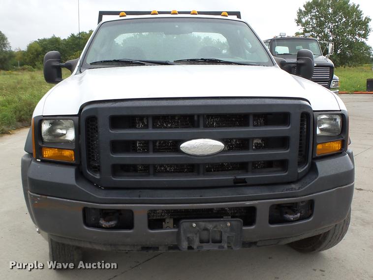 image for item K2071 2007 Ford F550 XL Super Duty flatbed truck