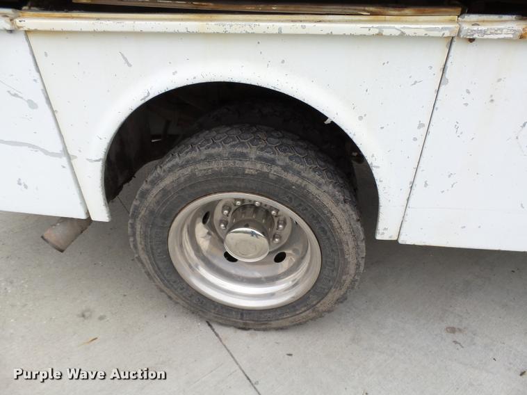 image for item K2071 2007 Ford F550 XL Super Duty flatbed truck